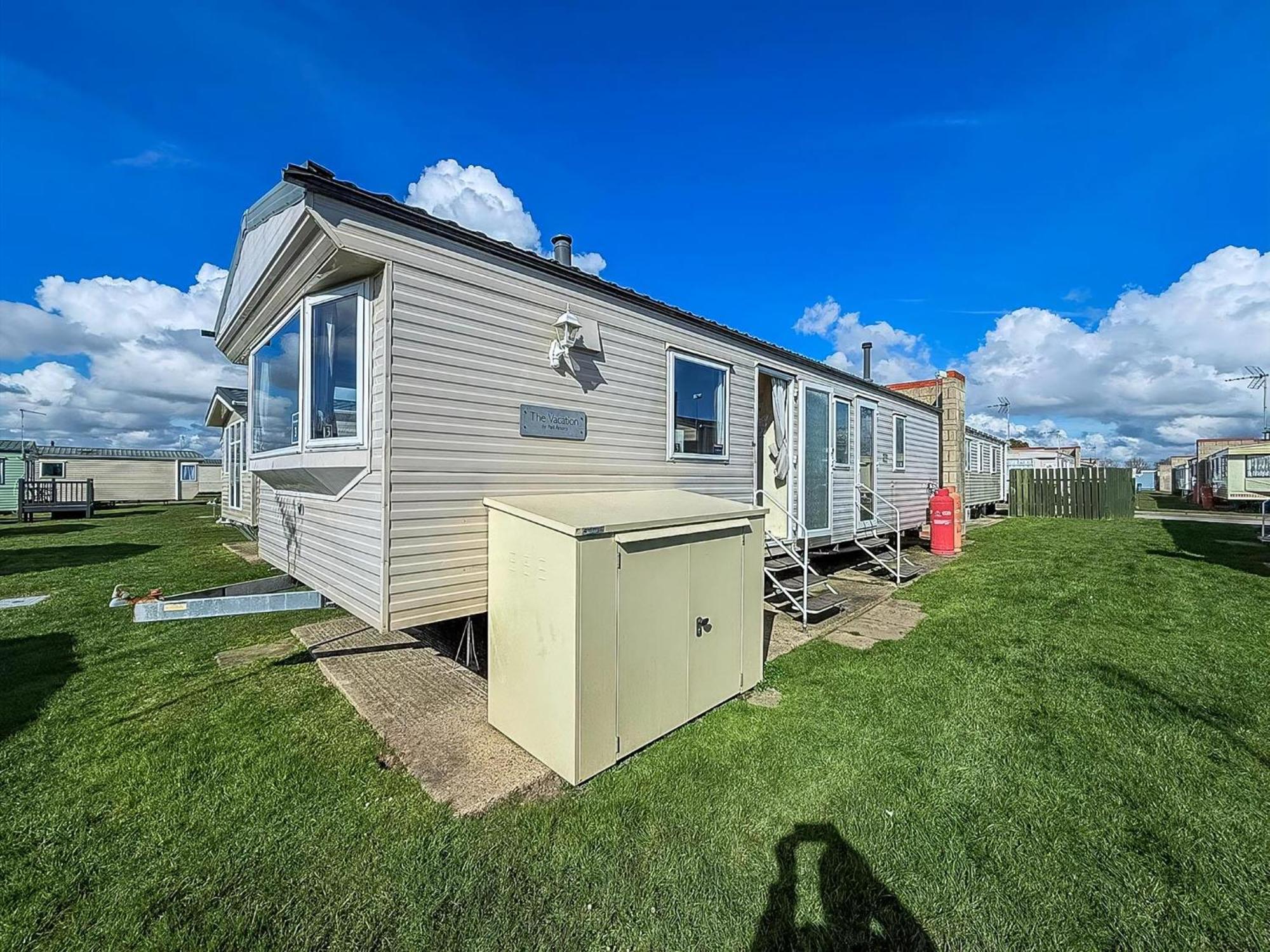 Lovely 6 Berth Caravan At Naze Marine Holiday Park In Essex Ref 17003C Walton-on-the-Naze Exterior foto